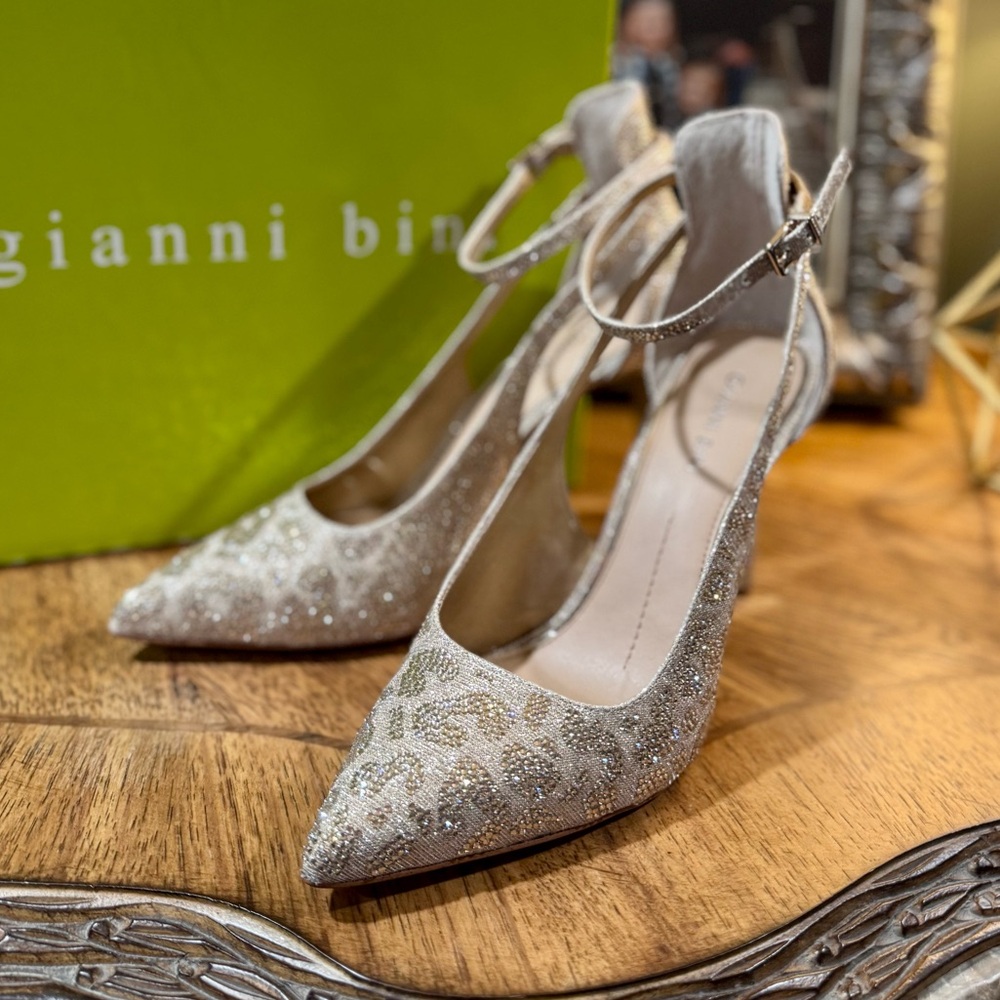 Gianni Bini Size 8 Leopard Gold Silver Glitter Women's Heels - Picture 2 of 8